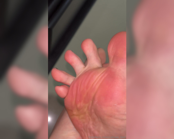 Caliupe Feet aka caliupe_feet Foot Fetish - 09-10-2024 OnlyFans Video - Solinha bem gostosa pra você cansar sua língua  Very hot sole for you to tire