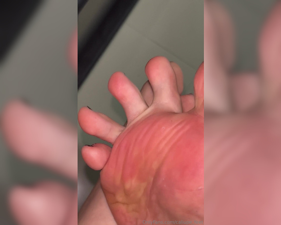 Caliupe Feet aka caliupe_feet Foot Fetish - 09-10-2024 OnlyFans Video - Solinha bem gostosa pra você cansar sua língua  Very hot sole for you to tire