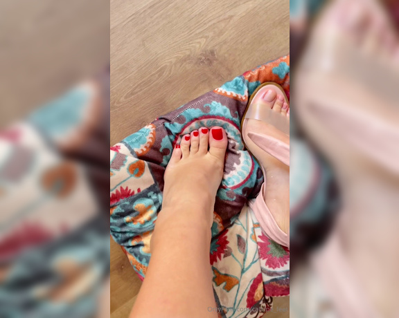 Caliupe Feet aka caliupe_feet Foot Fetish - 08-12-2024 OnlyFans Video - Um pezinho para cada gosto