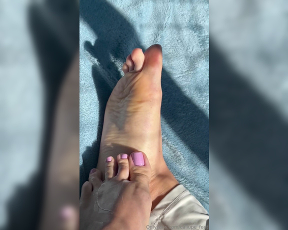 Caliupe Feet aka caliupe_feet Foot Fetish - 08-02-2024 OnlyFans Video - Ei, consegue perceber o quão macias são minhas solas Agora imagina elas deslizando lentamente pelo seu