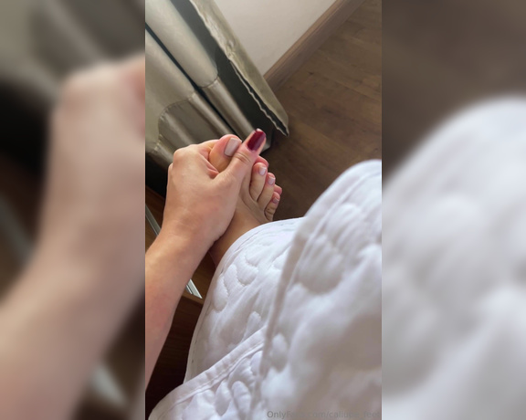 Caliupe Feet aka caliupe_feet Foot Fetish - 09-04-2024 OnlyFans Video - Essas unhas estão uma delícia  These nails are delicious