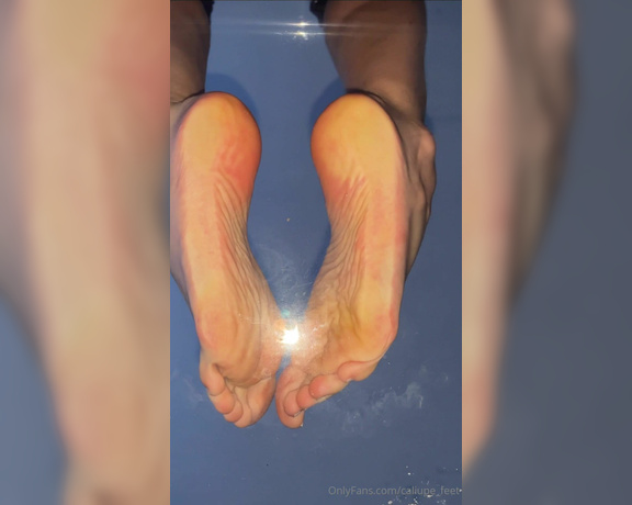 Caliupe Feet aka caliupe_feet Foot Fetish - 09-26-2024 OnlyFans Video - Um combo de solas em vários ângulos pra você