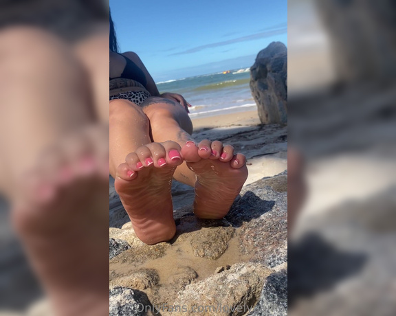 Gama Diary aka gamadiary Foot Fetish - 07-14-2023 OnlyFans Video - Enjoying the sun