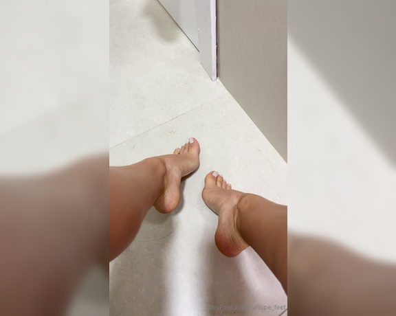 Caliupe Feet aka caliupe_feet Foot Fetish - 09-11-2024 OnlyFans Video - Bom dia amor Vem participar da minha manhã e admirar meus pés comigo  Good morning,