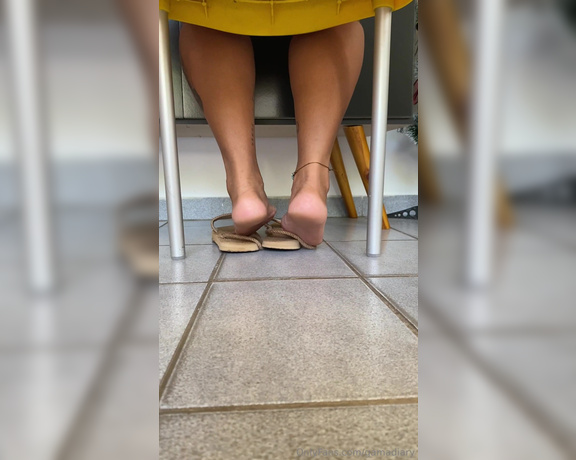 Gama Diary aka gamadiary Foot Fetish - 12-28-2023 OnlyFans Video - I can imagine you hipnotized on my soles while Im studying