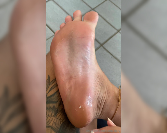 Gama Diary aka gamadiary Foot Fetish - 03-25-2024 OnlyFans Video - My moment