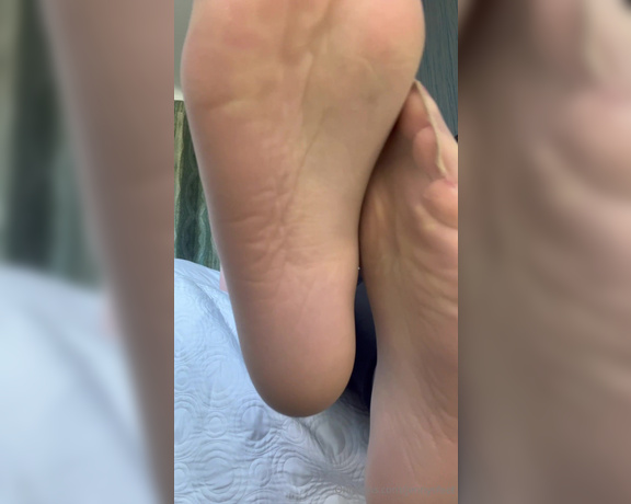 Jennysfeetelysium aka jennysfeet Foot Fetish - 03-21-2024 OnlyFans Video - Jerk and stroke to my stinky smelly nylons