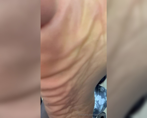 Jennysfeetelysium aka jennysfeet Foot Fetish - 03-28-2024 OnlyFans Video - Giantess Jenny finds a tiny out from inhaling her stinky sweaty feet inside her house slippers