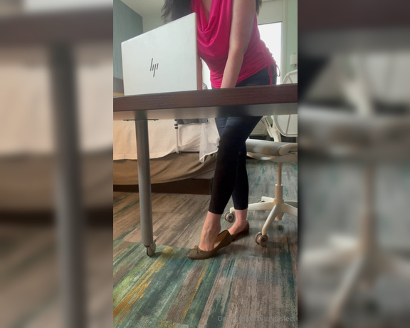 Jennysfeetelysium aka jennysfeet Foot Fetish - 04-17-2024 OnlyFans Video - Dangling flats tease