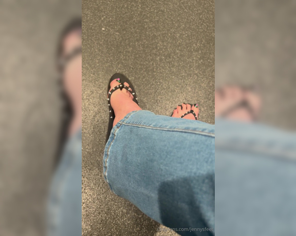 Jennysfeetelysium aka jennysfeet Foot Fetish - 05-01-2024 OnlyFans Video - Wish I had someone to keep me company while waiting on my laundry