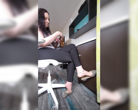 Jennysfeetelysium aka jennysfeet Foot Fetish - 05-20-2024 OnlyFans Video - Flats dangle and shoe play