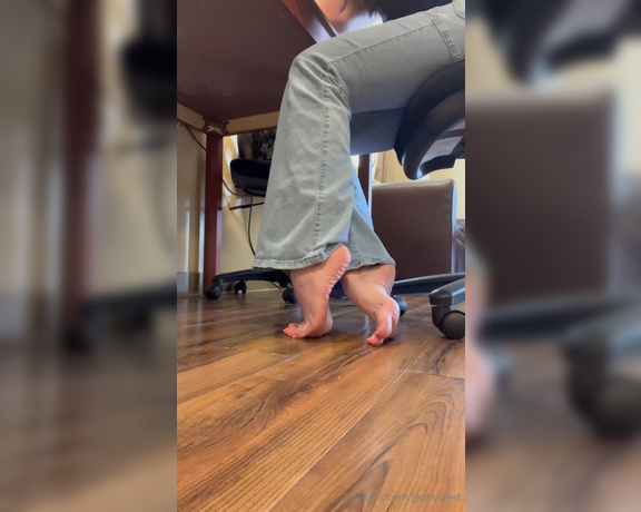 Jennysfeetelysium aka jennysfeet Foot Fetish - 07-29-2024 OnlyFans Video - Are my feet distracting you