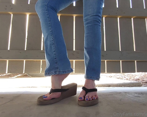 Jennysfeetelysium aka jennysfeet Foot Fetish - 09-30-2024 OnlyFans Video - It was hot today  look at my sweaty soles