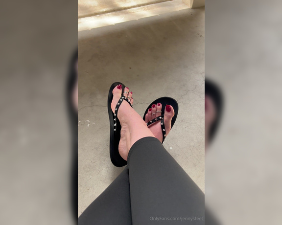 Jennysfeetelysium aka jennysfeet Foot Fetish - 09-21-2024 OnlyFans Video - Flip flop play