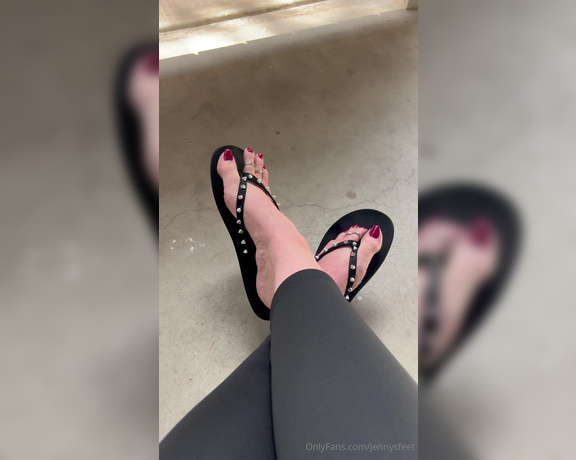 Jennysfeetelysium aka jennysfeet Foot Fetish - 09-21-2024 OnlyFans Video - Flip flop play