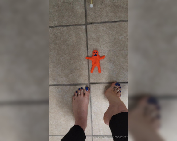 Jennysfeetelysium aka jennysfeet Foot Fetish - 10-02-2024 OnlyFans Video - What do we have here A tiny clay man egarly awaiting his giant goddess to return