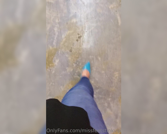 Tori Valentine aka missfeetstinkvip Foot Fetish - 05-07-2023 OnlyFans Video - My favorite blue heels are basically trashed from the wear and tear my big feet have