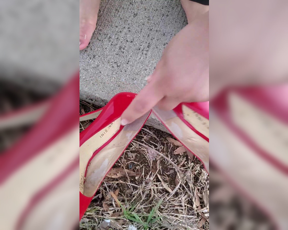 Tori Valentine aka missfeetstinkvip Foot Fetish - 04-29-2023 OnlyFans Video - The entire time I was walking there was a person sitting in their car watching me