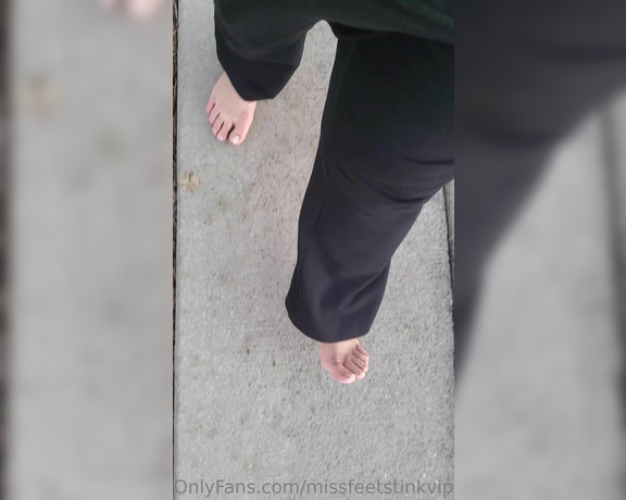 Tori Valentine aka missfeetstinkvip Foot Fetish - 04-29-2023 OnlyFans Video - The entire time I was walking there was a person sitting in their car watching me