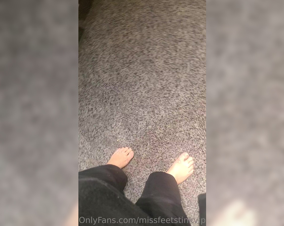 Tori Valentine aka missfeetstinkvip Foot Fetish - 06-07-2023 OnlyFans Video - My popular burgundy flats make an appearance in this clip