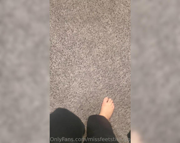 Tori Valentine aka missfeetstinkvip Foot Fetish - 06-07-2023 OnlyFans Video - My popular burgundy flats make an appearance in this clip