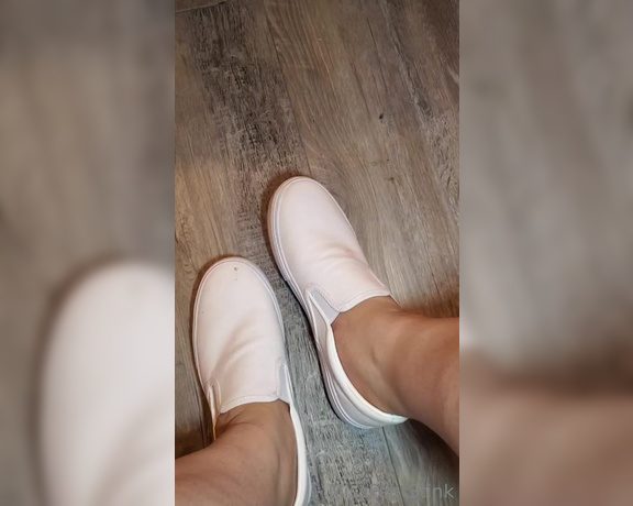 Tori Valentine aka missfeetstinkvip Foot Fetish - 05-08-2023 OnlyFans Video - I hope you all have enjoyed National No Sock Day