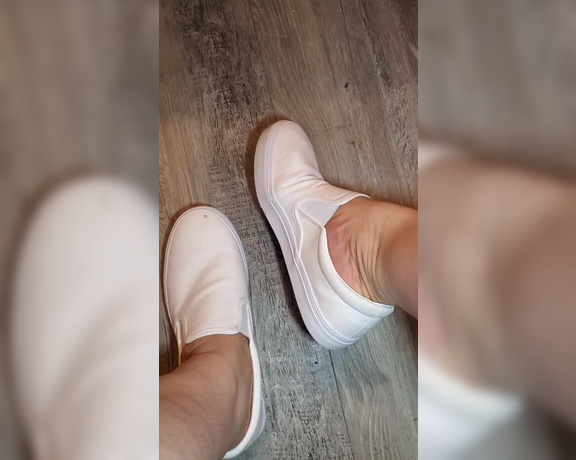 Tori Valentine aka missfeetstinkvip Foot Fetish - 05-08-2023 OnlyFans Video - I hope you all have enjoyed National No Sock Day