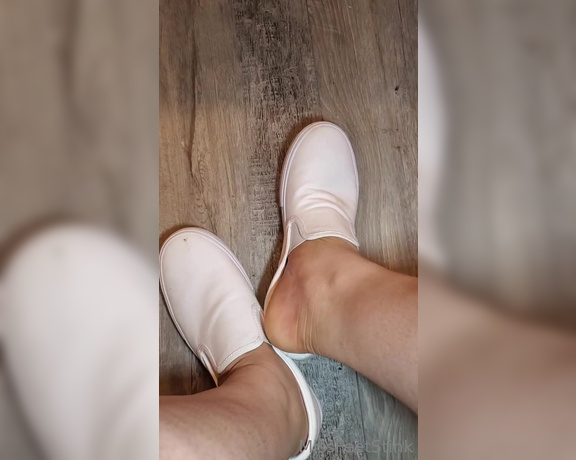 Tori Valentine aka missfeetstinkvip Foot Fetish - 05-08-2023 OnlyFans Video - I hope you all have enjoyed National No Sock Day