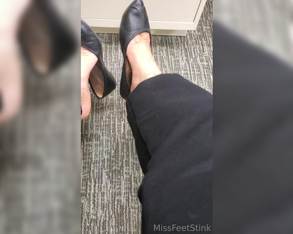 Tori Valentine aka missfeetstinkvip Foot Fetish - 05-17-2023 OnlyFans Video - Sometimes its necessary for me to air my feet out at work