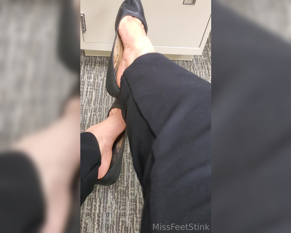 Tori Valentine aka missfeetstinkvip Foot Fetish - 05-17-2023 OnlyFans Video - Sometimes its necessary for me to air my feet out at work