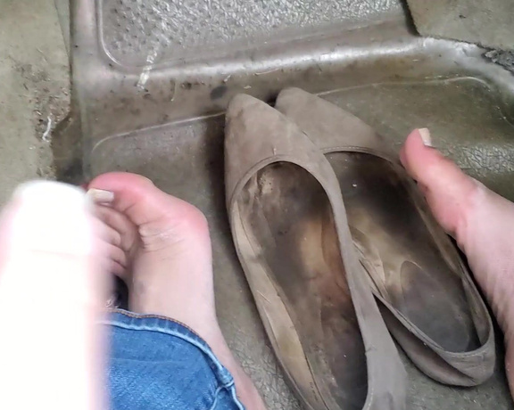 Tori Valentine aka missfeetstinkvip Foot Fetish - 06-10-2023 OnlyFans Video - These disgusting tan flats may be with a new owner, I still have quite a bit