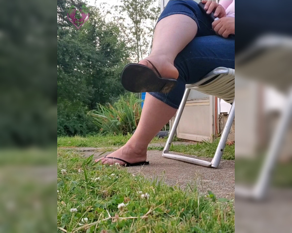 Tori Valentine aka missfeetstinkvip Foot Fetish - 06-14-2023 OnlyFans Video - Ohhhhhh summer summer summer time That means flip flops on my feetsies