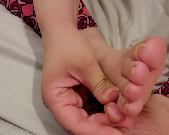 Tori Valentine aka missfeetstinkvip Foot Fetish - 04-22-2023 OnlyFans Video - Had to clip them a few weeks ago Of course, I didnt cut them all the