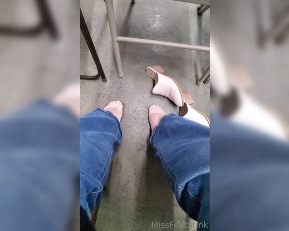 Tori Valentine aka missfeetstinkvip Foot Fetish - 05-05-2023 OnlyFans Video - Im at a small wrestling event in this towns fire hall