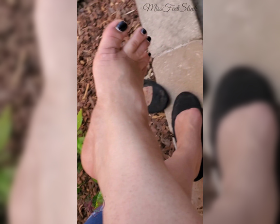 Tori Valentine aka missfeetstinkvip Foot Fetish - 07-02-2023 OnlyFans Video - Wanna see some shoe play in public How about my flats dangling off of my toes