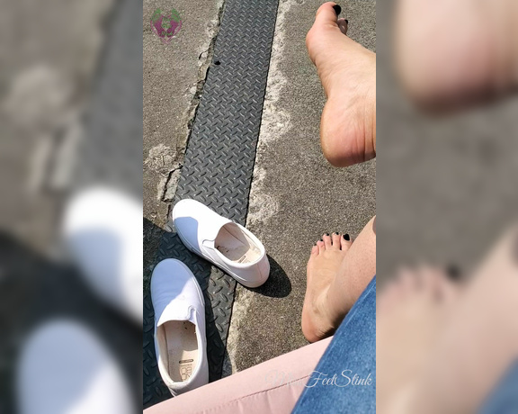 Tori Valentine aka missfeetstinkvip Foot Fetish - 05-31-2023 OnlyFans Video - More of my session with the canvas shoes