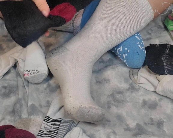 Tori Valentine aka missfeetstinkvip Foot Fetish - 07-30-2023 OnlyFans Video - As we continue on our sock journey together, the time has come for me to take