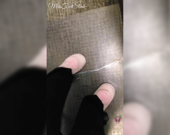 Tori Valentine aka missfeetstinkvip Foot Fetish - 08-11-2023 OnlyFans Video - My sweet admirer that bought these fuzzy pink slippers wanted to see some pics