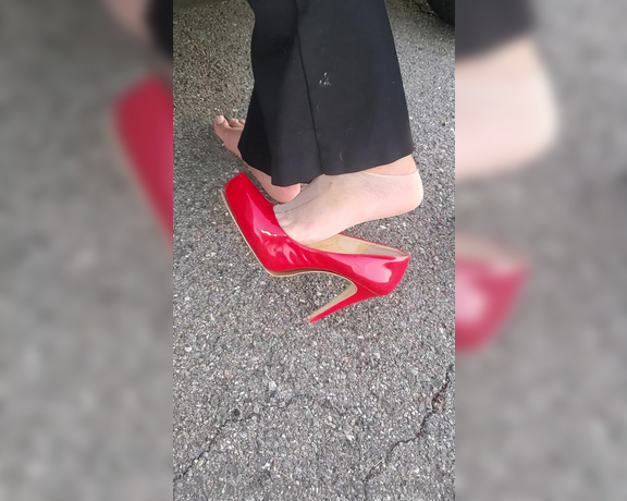 Tori Valentine aka missfeetstinkvip Foot Fetish - 04-25-2023 OnlyFans Video - Wouldnt you love to just press your face into these toes