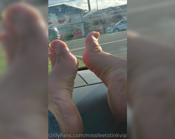 Tori Valentine aka missfeetstinkvip Foot Fetish - 04-27-2023 OnlyFans Video - This was supposed to be a short little clip while I was waiting on my pizza