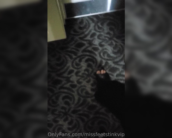 Tori Valentine aka missfeetstinkvip Foot Fetish - 04-20-2023 OnlyFans Video - On my way up to my office Cant be having my office smell like feet today