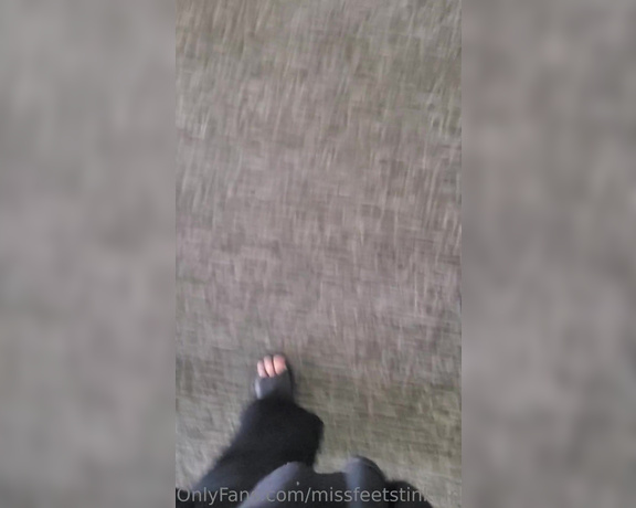 Tori Valentine aka missfeetstinkvip Foot Fetish - 04-20-2023 OnlyFans Video - On my way up to my office Cant be having my office smell like feet today