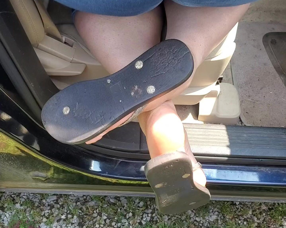 Tori Valentine aka missfeetstinkvip Foot Fetish - 07-08-2023 OnlyFans Video - You know when I make an attempt to go to the back seat, my shoes are