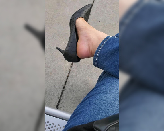 Tori Valentine aka missfeetstinkvip Foot Fetish - 07-11-2023 OnlyFans Video - Oh, Im just sitting outside of Target, waiting on my friend to check out