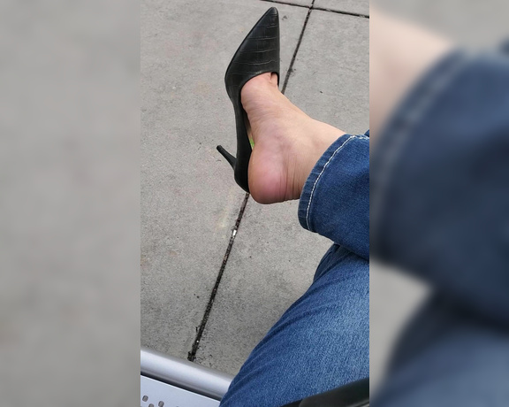 Tori Valentine aka missfeetstinkvip Foot Fetish - 07-11-2023 OnlyFans Video - Oh, Im just sitting outside of Target, waiting on my friend to check out