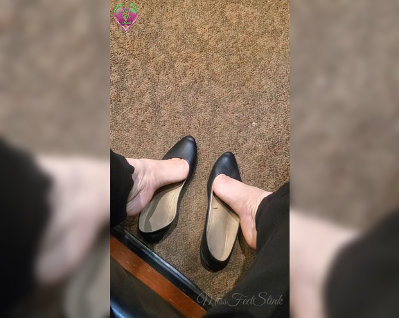 Tori Valentine aka missfeetstinkvip Foot Fetish - 07-29-2023 OnlyFans Video - In public