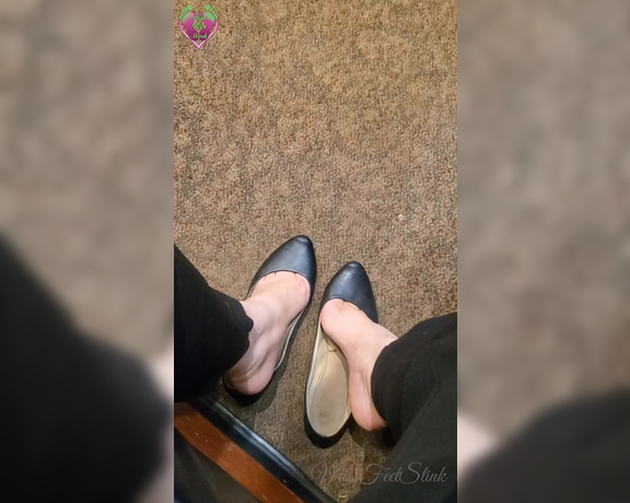 Tori Valentine aka missfeetstinkvip Foot Fetish - 07-29-2023 OnlyFans Video - In public