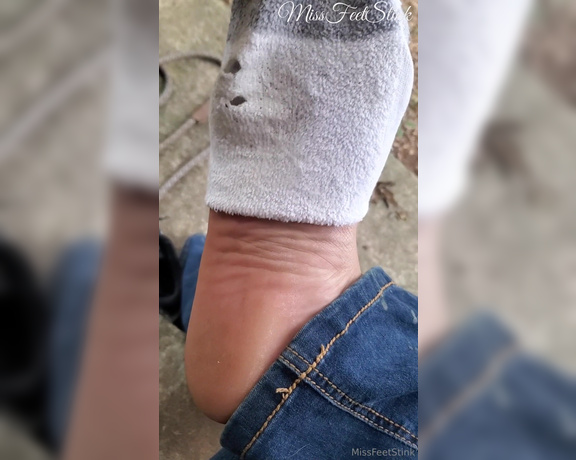 Tori Valentine aka missfeetstinkvip Foot Fetish - 09-17-2023 OnlyFans Video - Another excursion walking my dog