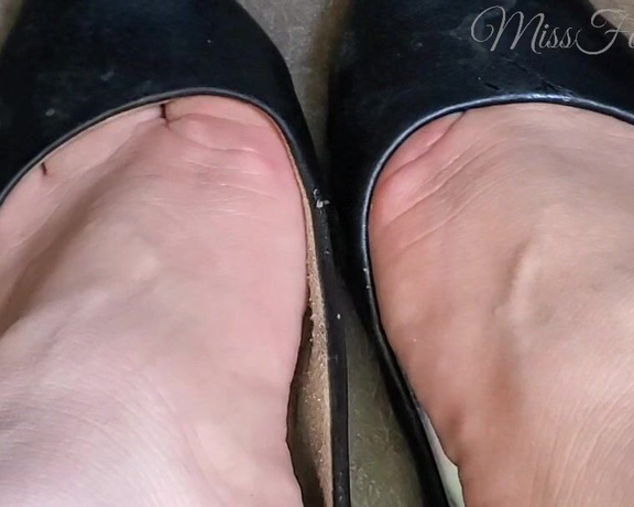 Tori Valentine aka missfeetstinkvip Foot Fetish - 08-08-2023 OnlyFans Video - I found a new friend