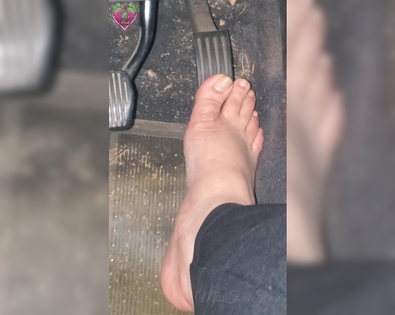 Tori Valentine aka missfeetstinkvip Foot Fetish - 06-28-2023 OnlyFans Video - On my way to work, in my professional attire and stinky flats